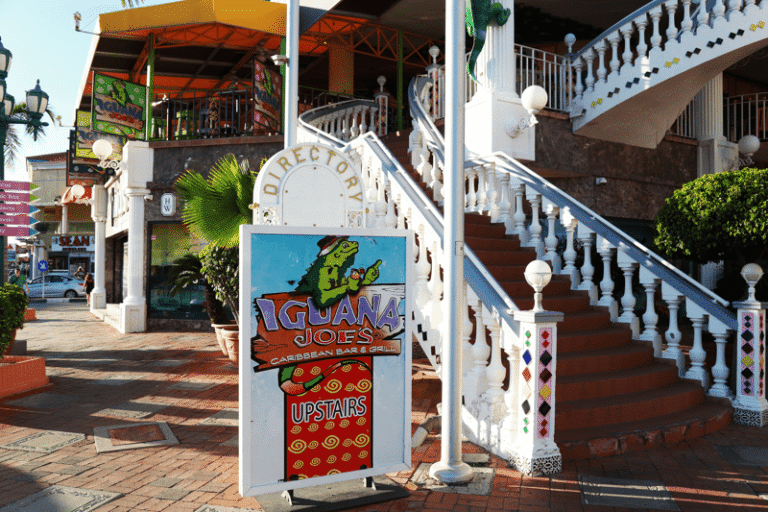 Iguana Joe s Caribbean Bar Grill 768x512