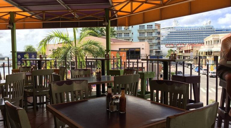 inside iguana joe s 768x427