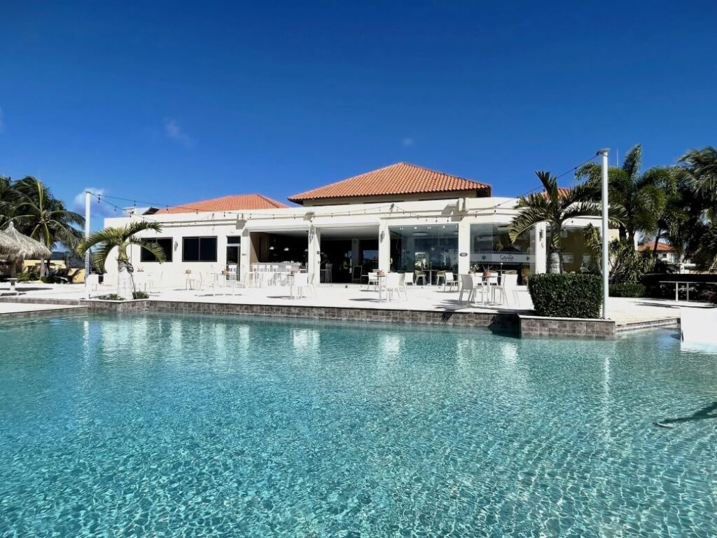 20 Club House Pool and Restaurant Gold Coast Rentals in Aruba 1024x768
