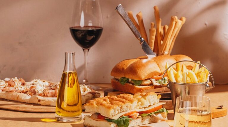 enjoy beach view lunch 768x427