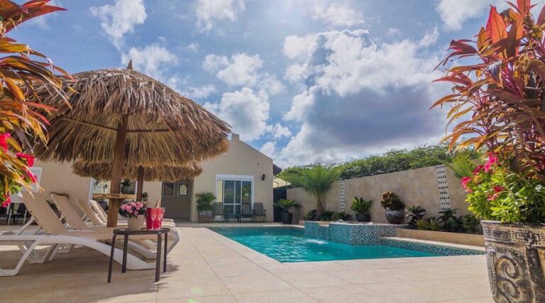 golden villas 768x427