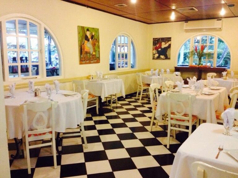 le petit cafe 768x576