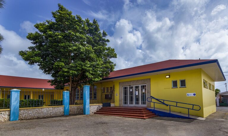 1280px Landslaboratorium Oranjestad Aruba 768x460