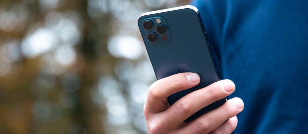 Cellphone user CR Alwin Kroon on Unsplash 1024x448