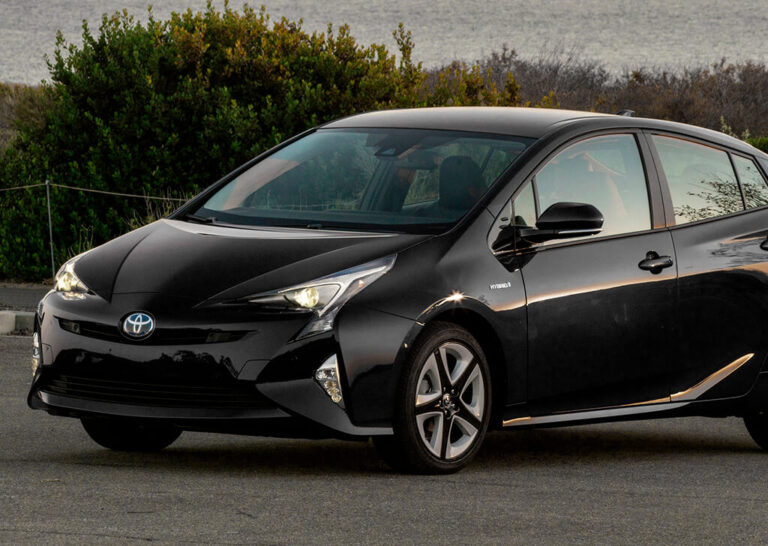 Toyota Prius 2016 BLACK 768x546