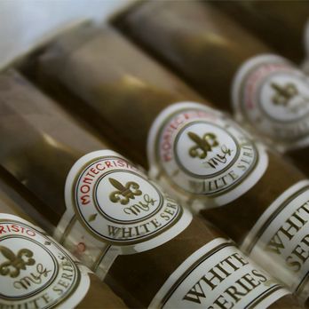 Papa Cigar Bar Featured image