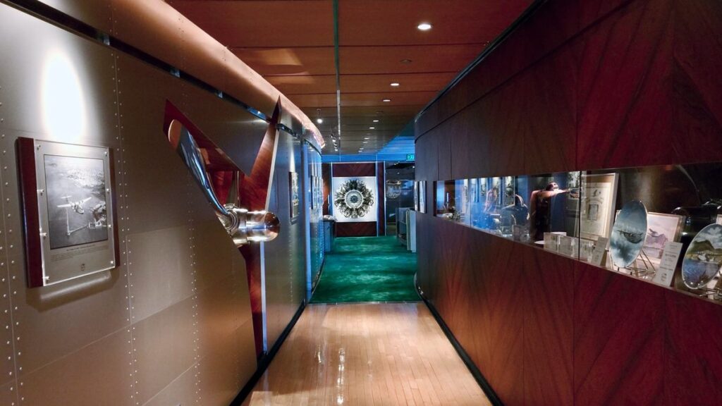 61f8a6fa04a84633a8f3ac2edd799465 peninsula hotel china clipper lounge 2000a 1 1024x576