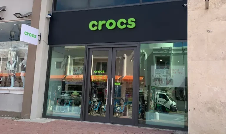 6611df08ded44286b6326546 Crocs AUA 1@2x 768x455