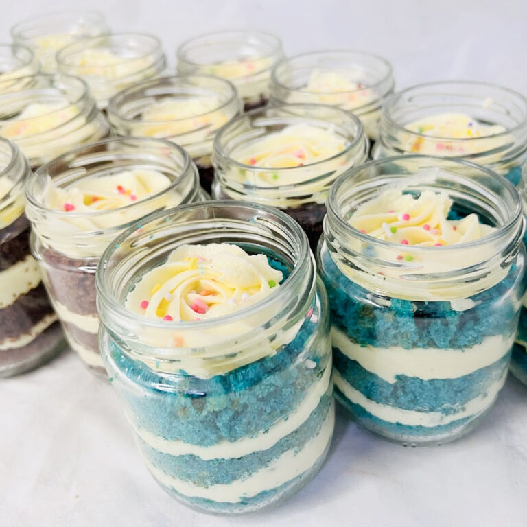 Blue white jar cake 3 768x768