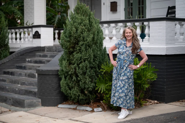 Friendly Flowers Dress 05 2e6a2fa9 bab2 4cb9 8421 7dc9c138892e 768x511