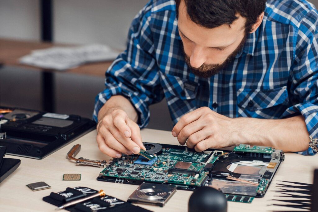 Laptop Repair scaled e1655839859898 1024x683